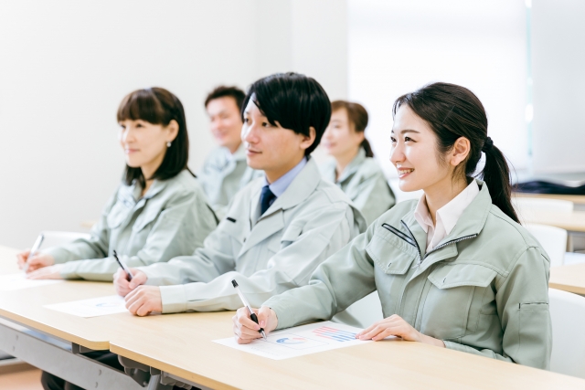 ZEH・省エネ家づくり勉強会に参加するスタッフ