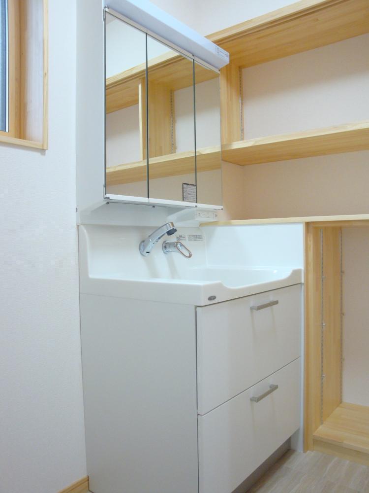 阿賀野市外城町W様邸の独立洗面台