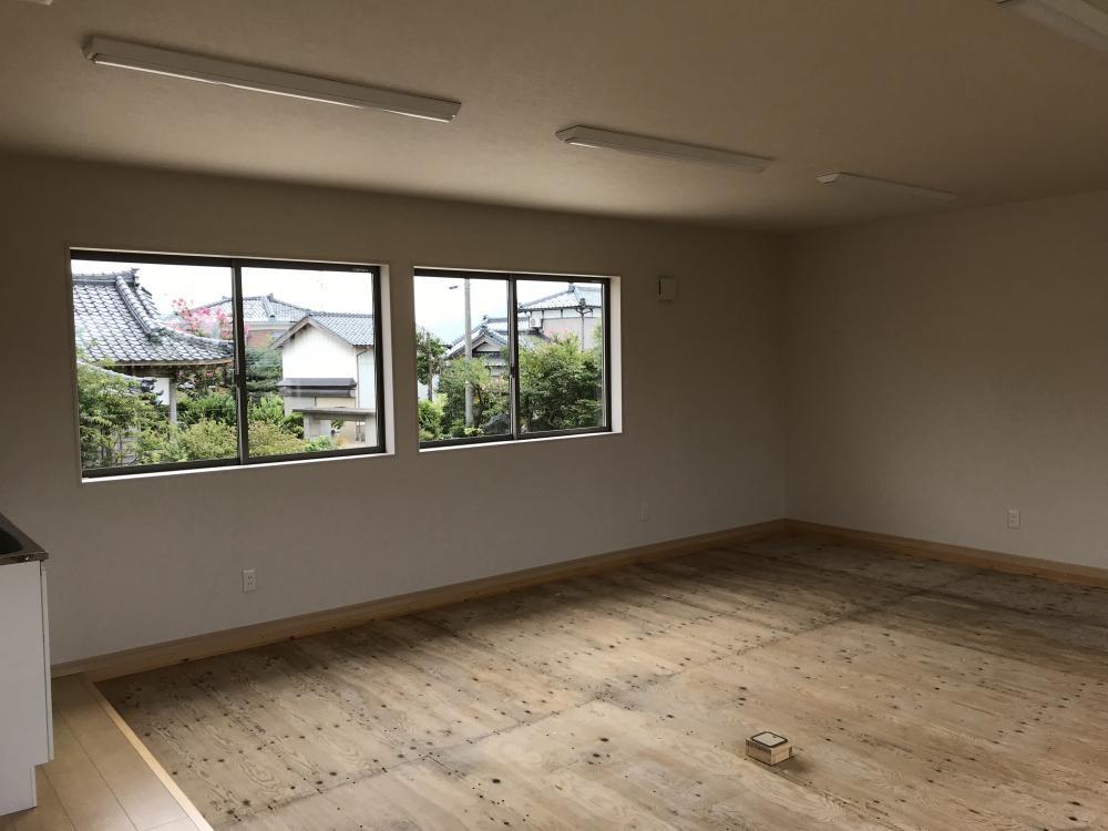 阿賀野市H社の事務所の室内