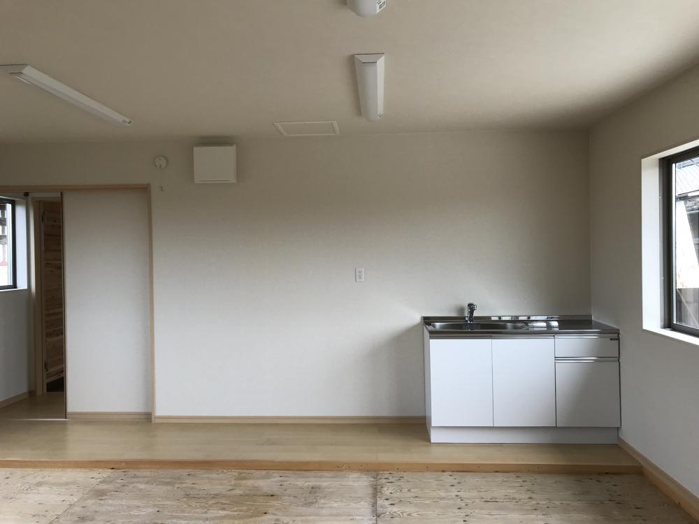 阿賀野市H社の事務所のキッチン